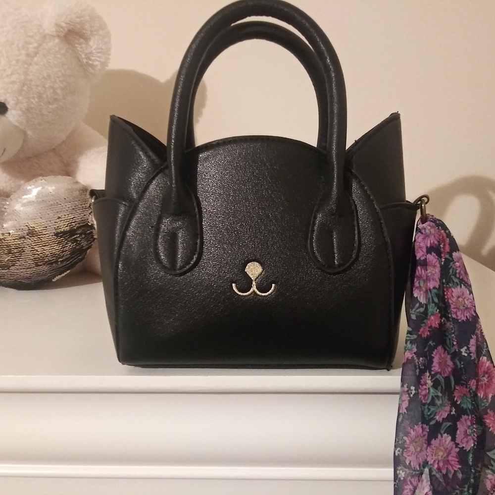 Cat shaped bag purse. So cute.